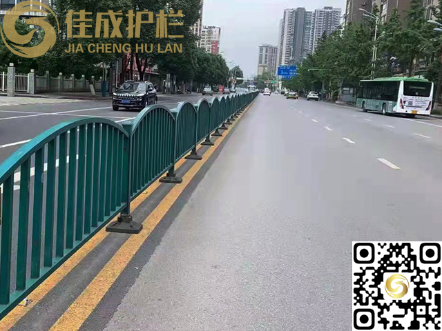 弧形道路隔離護(hù)欄