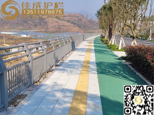 貴陽市數(shù)博大道北延段(修文段)人行道路護(hù)欄